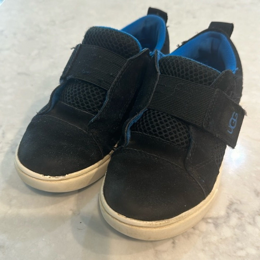 UGG Rennon Black Suede Low Top Sneaker Shoes Toddler Size 11